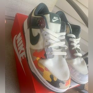 Nike Dunk Low SE SAIL/ VINTAGE GREEN VOILE/VERT VINTAGE Size 9